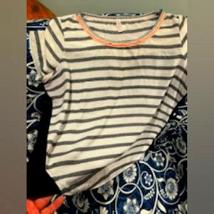 Cute short-sleeved shirt